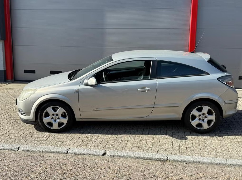 Opel Astra GTC 1.9 CDTi — te koop